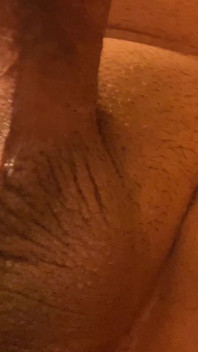 Bini cuckold bermain dengan zakar dan pantat suami tua