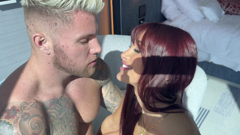 FILOUFITT: hot chodne laayak mammi mimi Malibu ki Filoufitt dvara chudaee