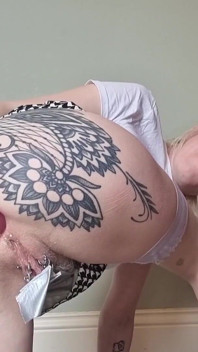 Personalizadas mulheres ingênuas tentam plugues anal em novo trabalho