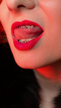 Video fetiche con lápiz labial - dama en piel de cerca
