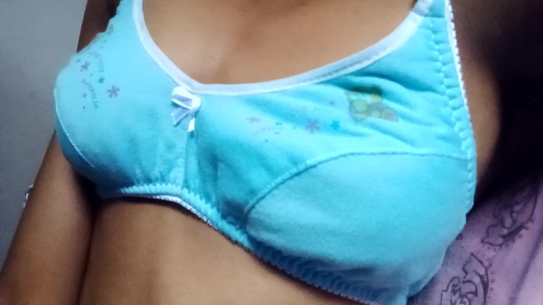 TEENADESI: Super žhavá desi chce šukat všude