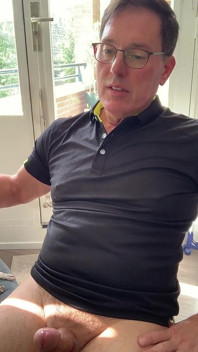 Relaxando afiação e masturbando em casa. Orgasmo