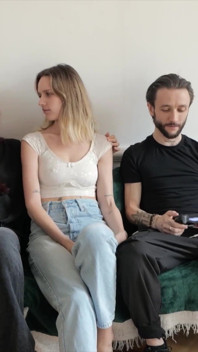 Amateur-trio - twee Franse godin delen een gelukkige man.