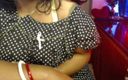 Hot desi girl: 火辣性感的单身女孩性感的胸部和角色扮演胸部胸罩