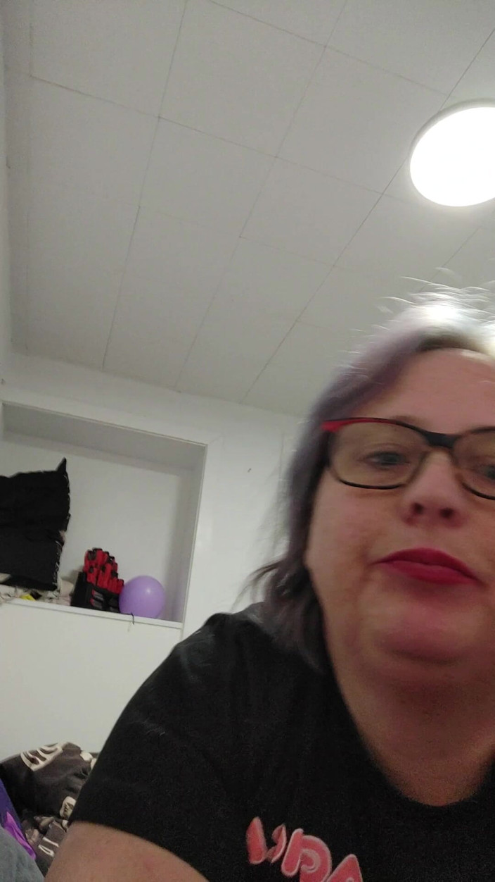 AngYourDirtyCanadian: Gros plan sur ma bouche et ma langue