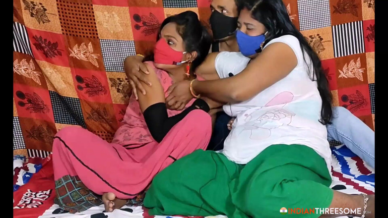 Real Indian Threesome: Desi Indyjski Bhabhi z przyrodnią siostrą trójkąt seksu z mężem
