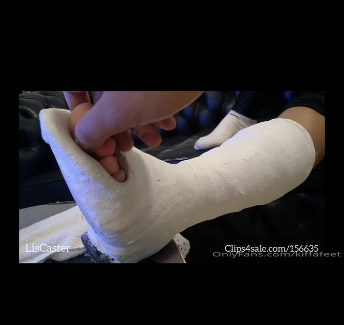 KiffaFeet: Est-ce que quelqu’un ici aime le castfetish ?