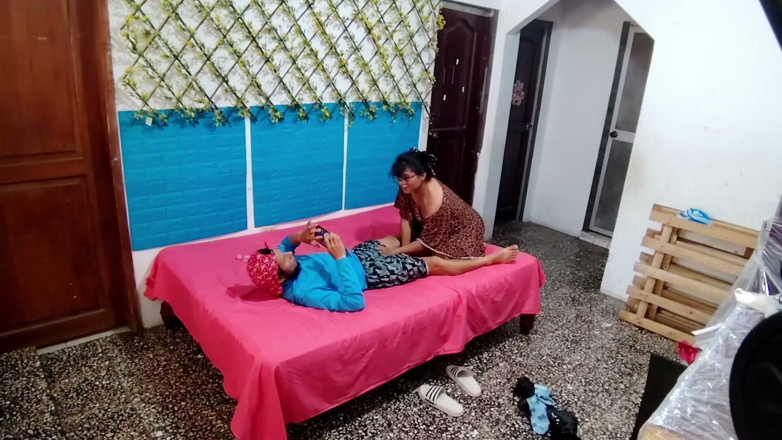 NEGRITA SEXY: Mature Woman Uses a Man for Her Pleasure and Films...