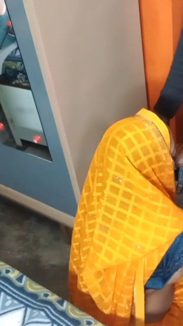 Very Beautiful Bhabhi in Yellow Saree (Manjushukla)