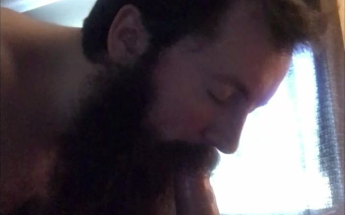 FuzzyBeardBoy: Çocuk evde yalnızken babasının yarağını emiyor