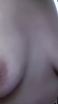 Sandra : Sandra la belle brune arabe se déshabille