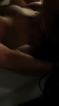 Tori Black are pizda linsă și țâțele acoperite după o noapte fierbinte