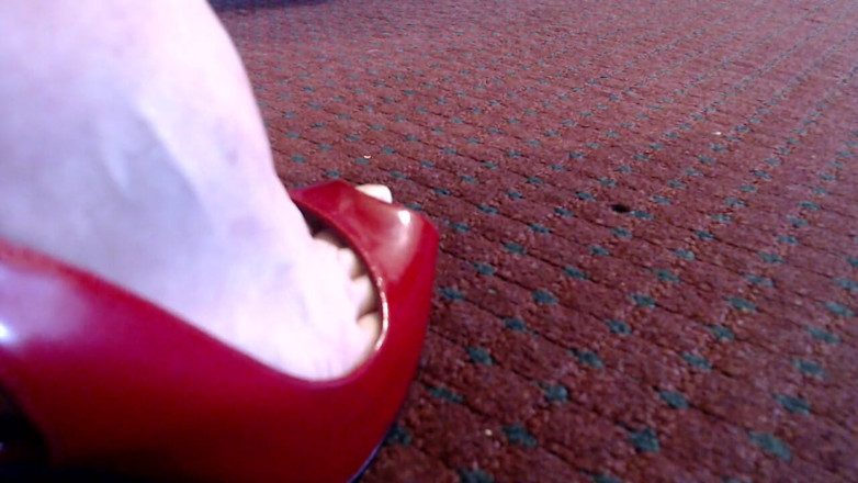 Abby Anna: Scarpe lunghe e vere imbragato rosso