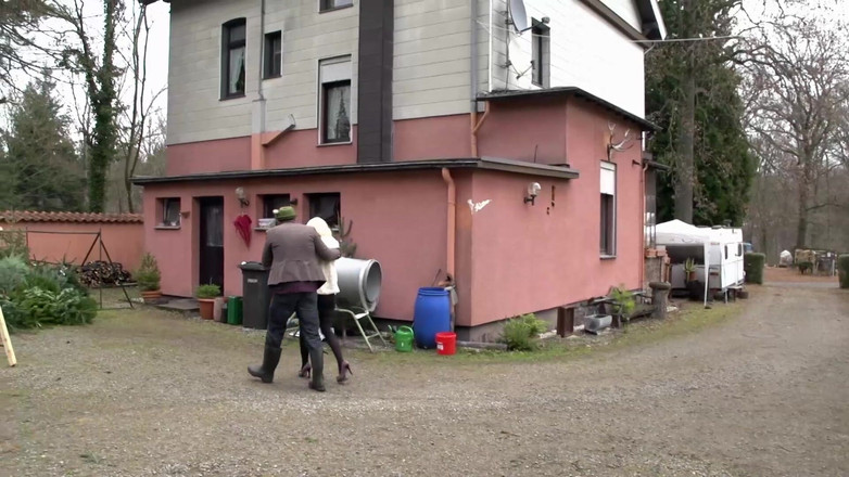 Deutschland Porno X: Het MILF och trekant, utomhus knullar med enorma kukar doppade...