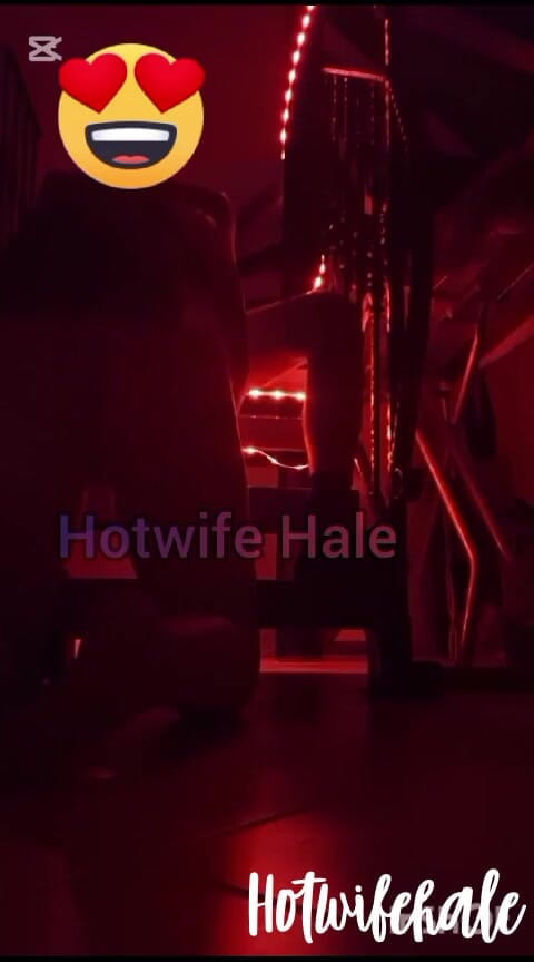 Hotwifehale: 夫のボラと私は、階段で買った新しいLEDで空想しました