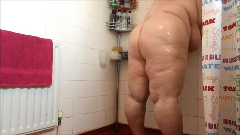 NikNak_BBW: खूबसूरत विशालकाय महिला बड़े स्तन शॉवर