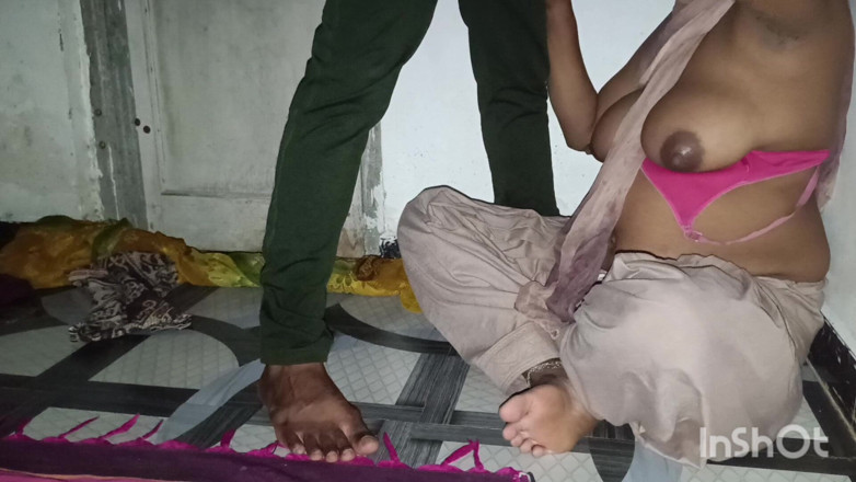Bhabhi UP: Aunty-ji, sug på det här snabbt - någon kan komma