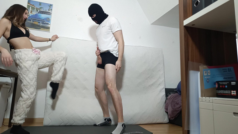 German ballsbusted: Sie machen meine eier beim ballbusting kaputt