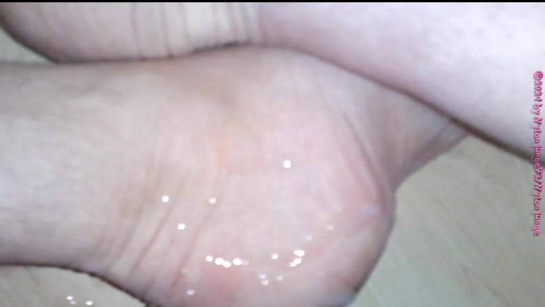 Carmen_Nylonjunge: Horny on your own feet ** HD nostalgia **