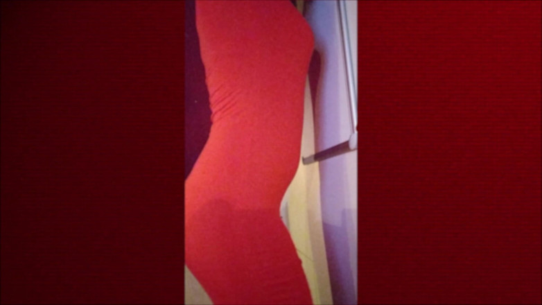 Joslin: Sissy Joslin dansar i röd klänning