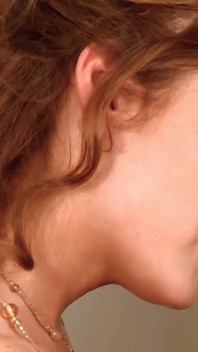 Ateşli seksi seven seksi kızıl saçlı orta yaşlı seksi kadının derin ve hızlı penetrasyona ihtiyacı var