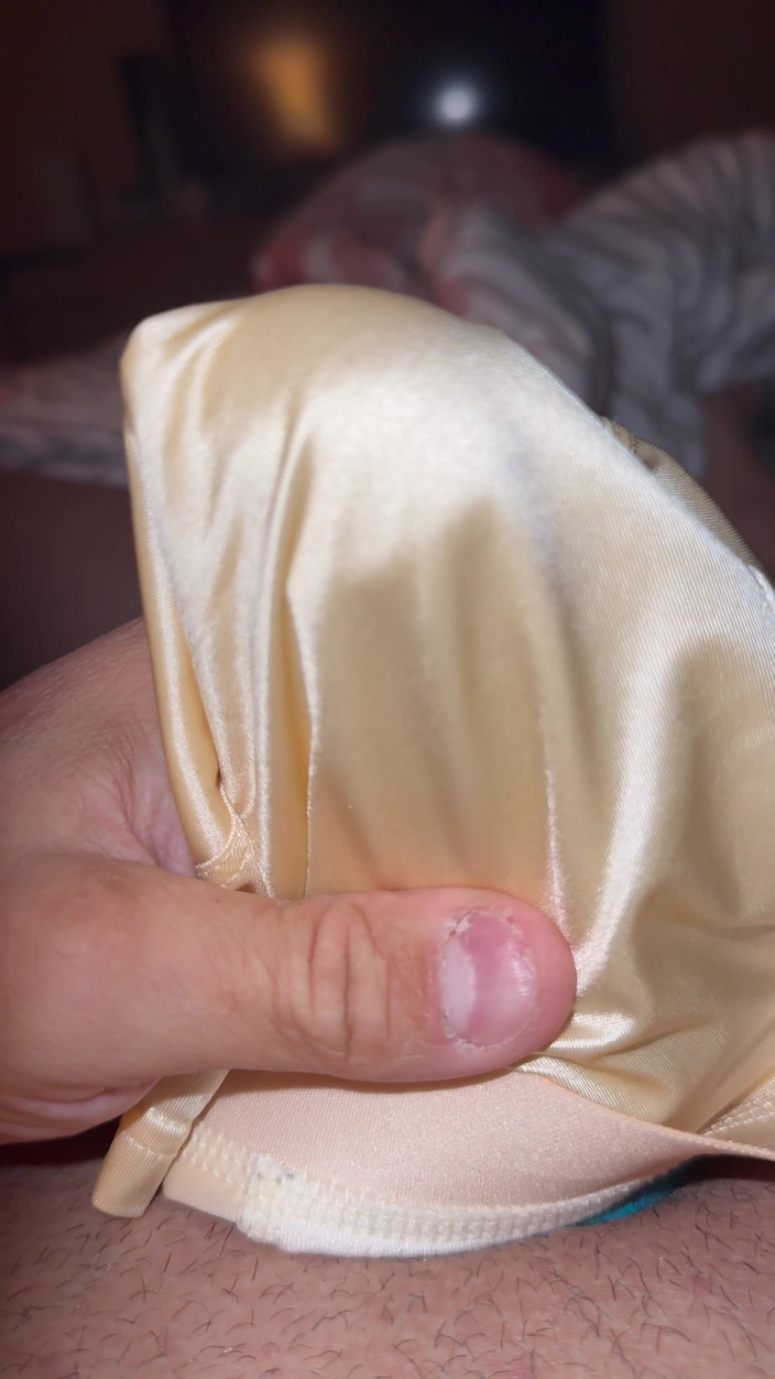 Bigbrook45: Bej ipeksi külot