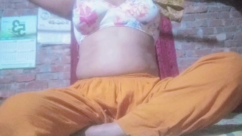 nadiya2026: Indiancă desi Nadiya Bhabhi își fute pizda cu degetul până la...