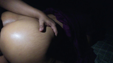 Hope Love: बड़ी गांड वाली एशियाई लड़की की उसके मकान मालिक द्वारा रात के बीच में जोरदार चुदाई।