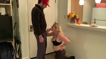 Erin Electra: 継母は家を歓迎し、義理の息子を喜ばせます