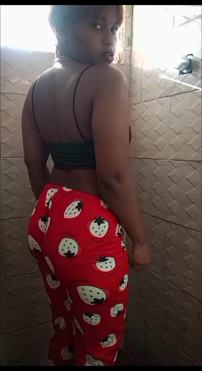 Minayi: Aspetti sexy, labbra provocante e un desiderio lento che ti...