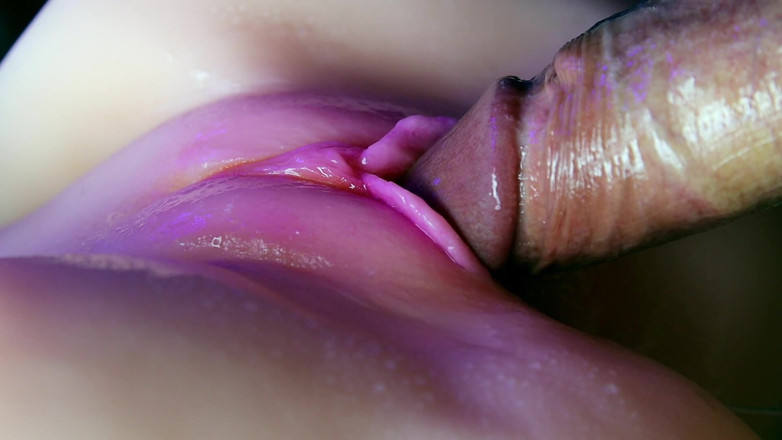 SEXY_GUYBEST: Saftig fitta närbild absorberar en del spermier från en stor...