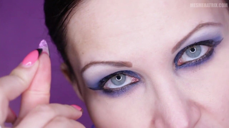 Lady Mesmeratrix Official: Tillbaka för att fascinera dig