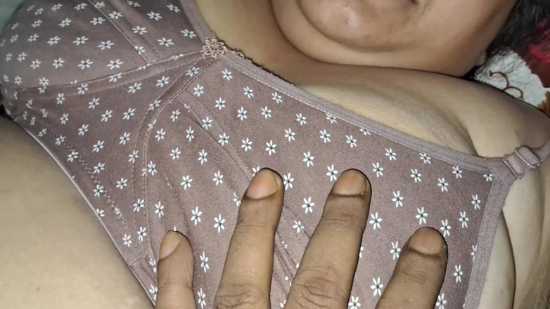 Catchybusty: Chachi nr.1 din Ncr Delhi Vreau ceva special