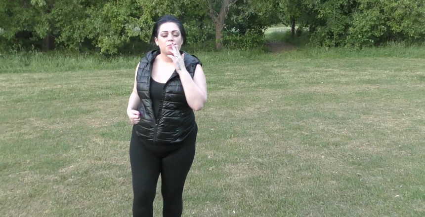 Catalia's Epic Filth: Merokok di luar