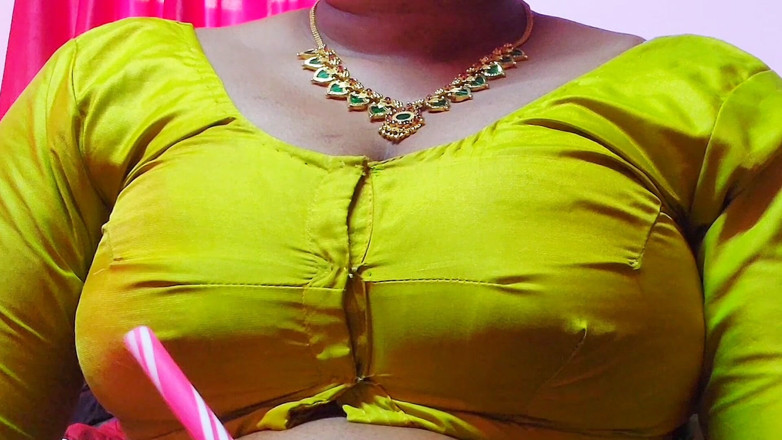 Desi Mohini: Indian Aunty Enjoying with Neighbour