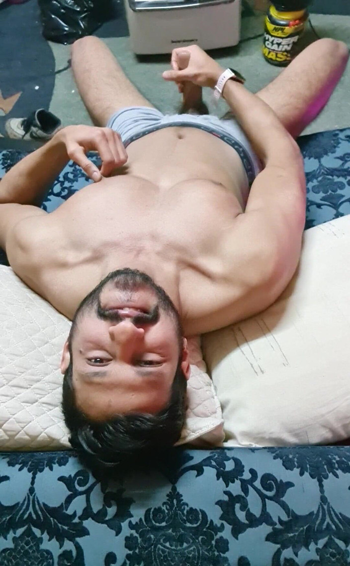 Otterjock_91: 내 생일이야! 그리고 난 그냥 너희들을위한 새로운 비디오로 끝났어. 몰래 피크를 가지고!