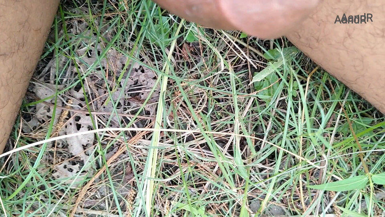 AnR: Masturbare pt2 orgasm satisfăcător băiat indian care se masturbează în junglă...