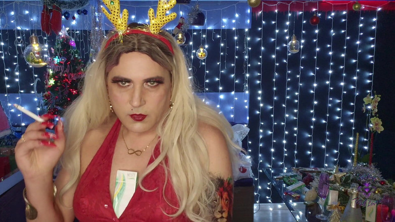 HollyCox: Watch Me Smoke Misty 120er aus nächster Nähe in festlichem Rot