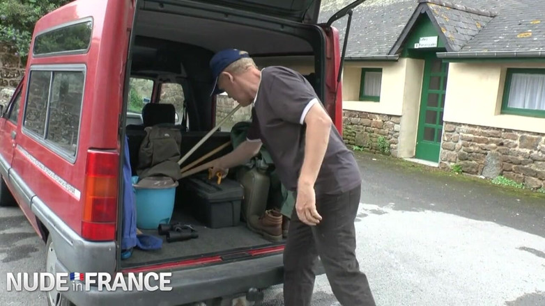 La France a Poil: Petite Brunette Gets Nailed by an Old Man