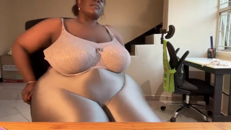 Legendary Booty Overdose: murzynka ciocia wibrator grać i jęki fetysz