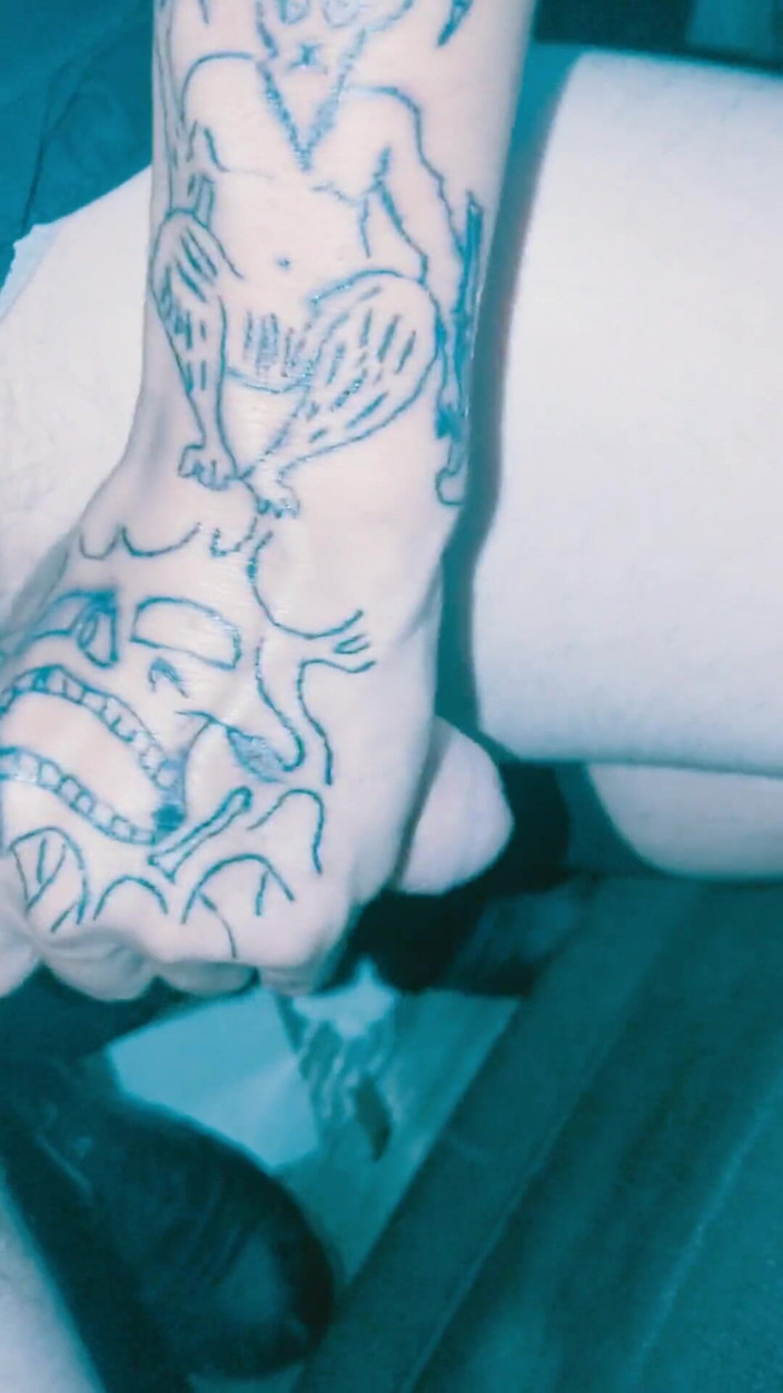 HungBareBackRabbit: Mostrando mis 2 nuevos tatuajes