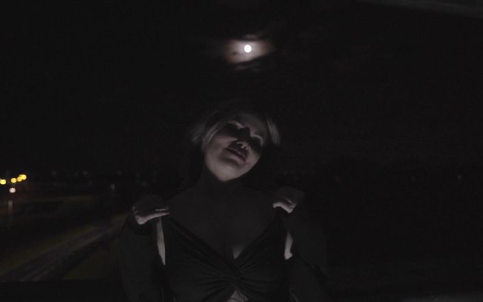 Petite Asian hefburg: Supermoon BBC Blowjob