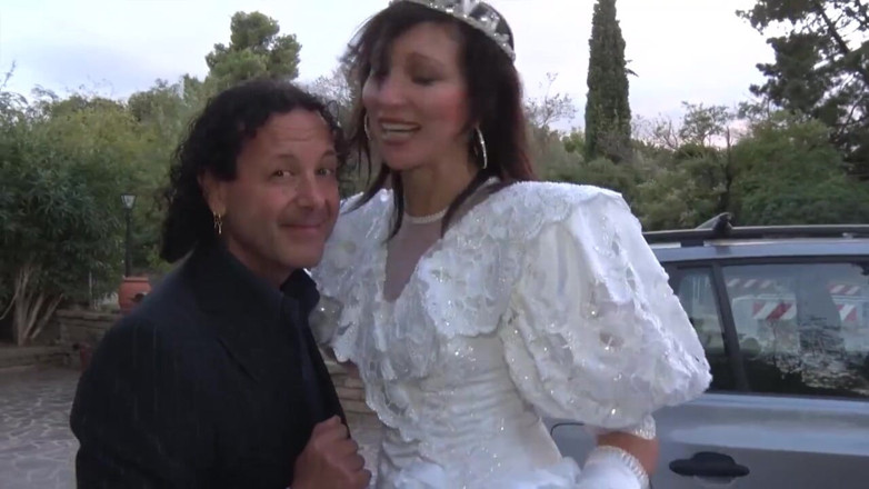 King Of Amateur: Sposa di giorno, Troia di notte