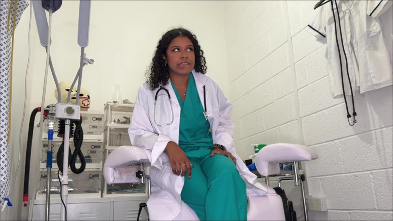 Goddess Luna Law: Diagnosis - Kamu Adalah Pecundang - Dokter Kulit Hitam Dewi Luna Law