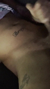 가슴에 견과류를 짜내는 Bray Love