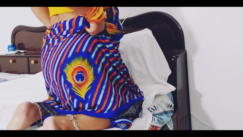 Desi Club House: インドのバービーがダーティートークで彼女のデバーといたずらなセックスを