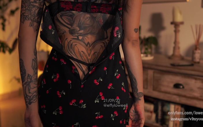 Effy Loweell studio: Mooi instagram-model met een perfect lichaam trekt haar jurk uit...