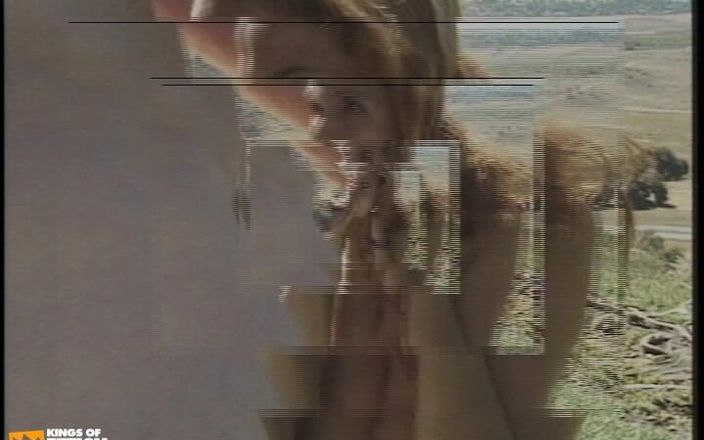 Teen Sexperience: 入れ墨のティーンは、フィールドで巨根を持つ男によってお尻と猫を深く穴を開けられます