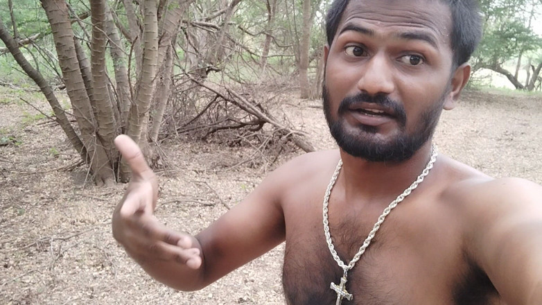 KUMBHA MANOJ KUMAR: Xhard - 森のトイレに行く ハンドシェイク