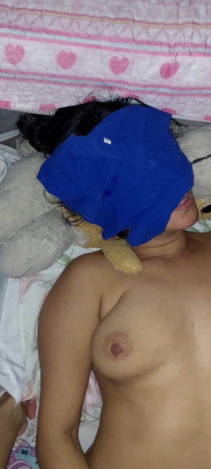 Renatinharj: 她的乳房又硬又尖，我无法控制自己